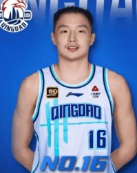王奕博青岛首秀出战20分钟，7投5中砍下18分5助攻
